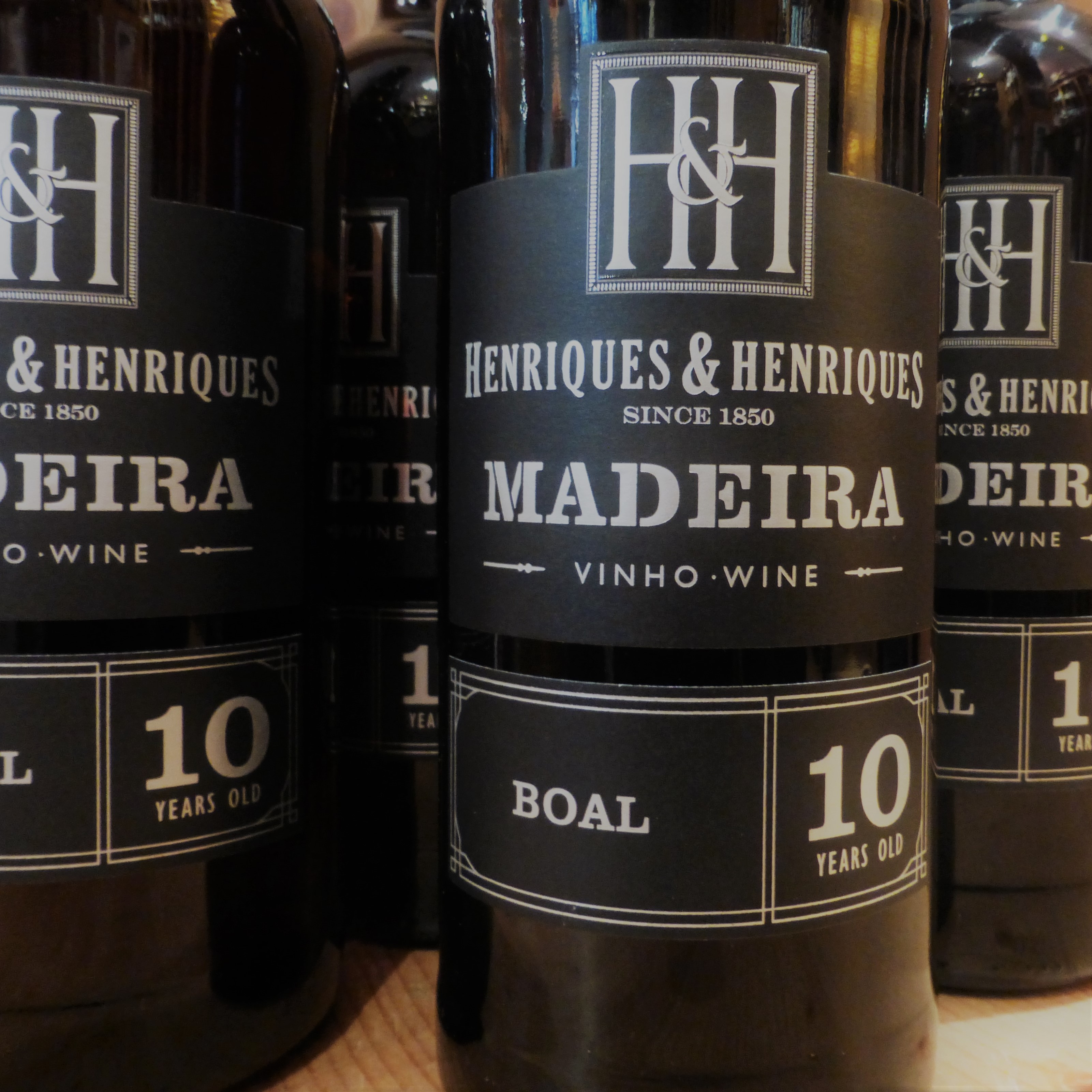 10 Years Old Boal Madeira Medium Rich, Henriques & Henriques